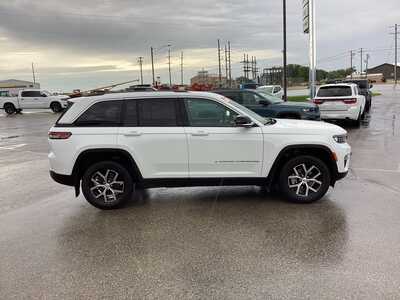 2023 Jeep Grand Cherokee, $32975. Photo 5