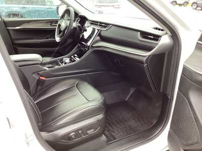 2023 Jeep Grand Cherokee, $32975. Photo 7