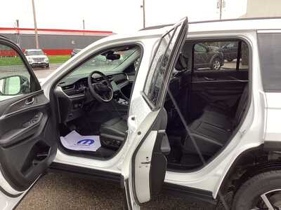 2023 Jeep Grand Cherokee, $32975. Photo 10