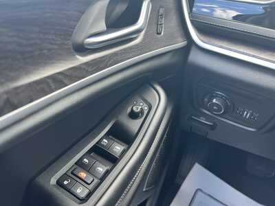 2022 Jeep Grand Cherokee L, $30975. Photo 12