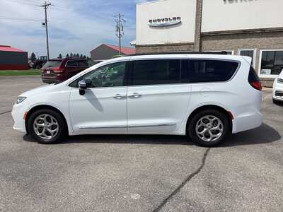 2023 Chrysler Pacifica, $29575. Photo 2