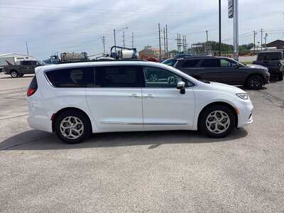 2023 Chrysler Pacifica, $29575. Photo 5