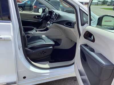 2023 Chrysler Pacifica, $29575. Photo 7