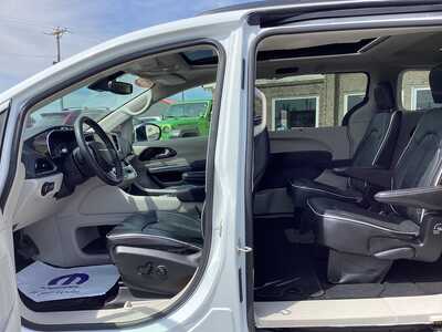 2023 Chrysler Pacifica, $29575. Photo 10