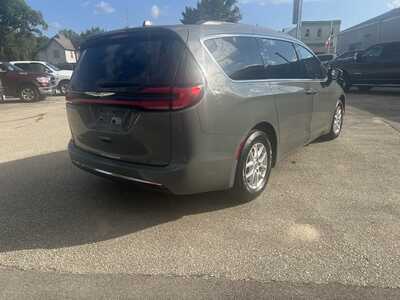 2022 Chrysler Pacifica, $25975. Photo 3