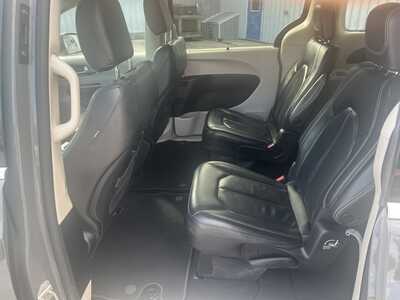 2022 Chrysler Pacifica, $25975. Photo 5