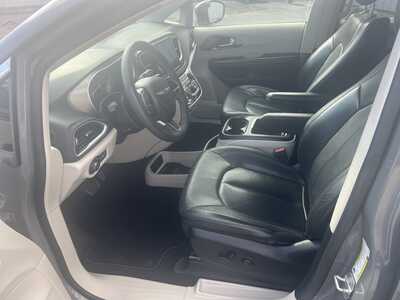 2022 Chrysler Pacifica, $25975. Photo 6