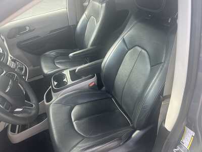 2022 Chrysler Pacifica, $25975. Photo 7