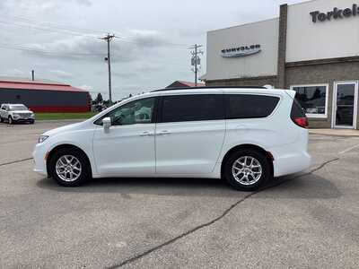 2022 Chrysler Pacifica, $25975. Photo 2