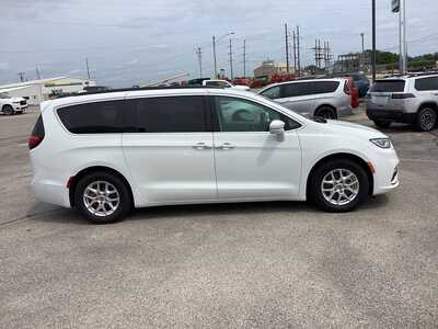 2022 Chrysler Pacifica, $25975. Photo 5