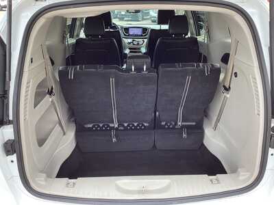 2022 Chrysler Pacifica, $25975. Photo 10