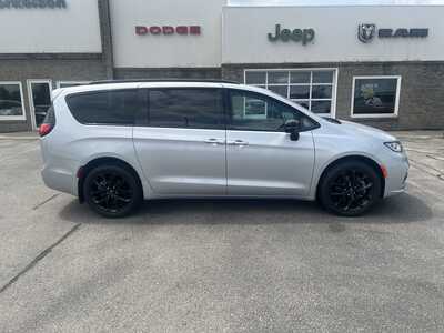 2026 Chrysler Pacifica, $45995. Photo 2