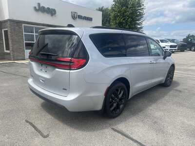 2026 Chrysler Pacifica, $45995. Photo 3