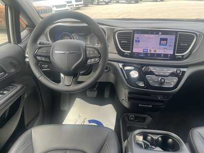2026 Chrysler Pacifica, $45995. Photo 7