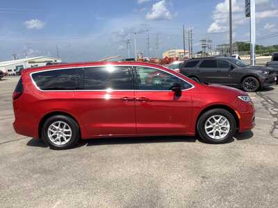 2025 Chrysler Pacifica, $30975. Photo 5