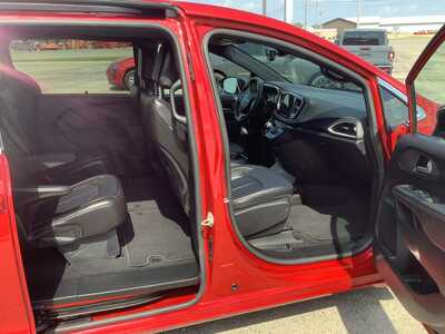 2025 Chrysler Pacifica, $30975. Photo 7