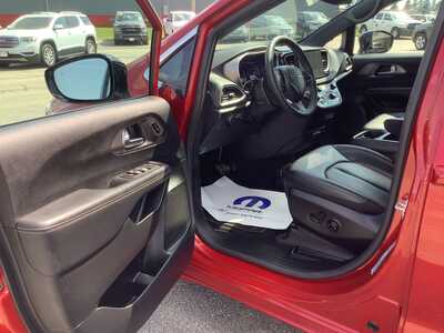 2025 Chrysler Pacifica, $30975. Photo 10