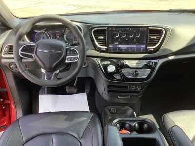 2025 Chrysler Pacifica, $30975. Photo 11