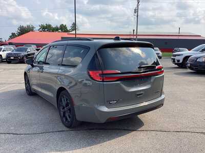 2025 Chrysler Pacifica, $33975. Photo 2