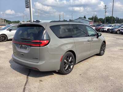 2025 Chrysler Pacifica, $33975. Photo 4