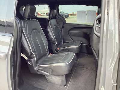 2025 Chrysler Pacifica, $33975. Photo 8