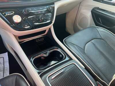 2023 Chrysler Pacifica, $26975. Photo 9
