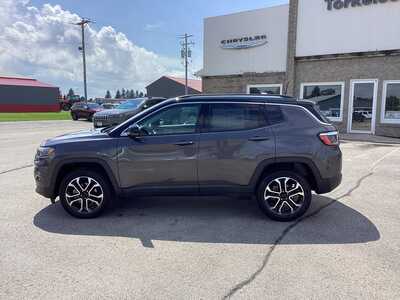 2022 Jeep Compass, $22575. Photo 2