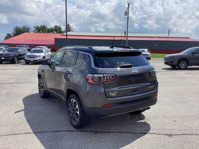 2022 Jeep Compass, $22575. Photo 3