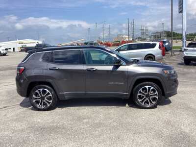 2022 Jeep Compass, $22575. Photo 5