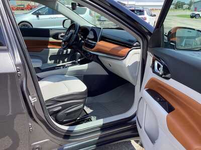 2022 Jeep Compass, $22575. Photo 7