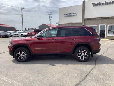 2023 Jeep Grand Cherokee, $24575. Photo 2