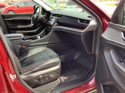 2023 Jeep Grand Cherokee, $24575. Photo 7