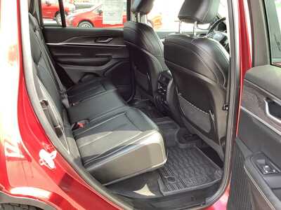 2023 Jeep Grand Cherokee, $24575. Photo 8