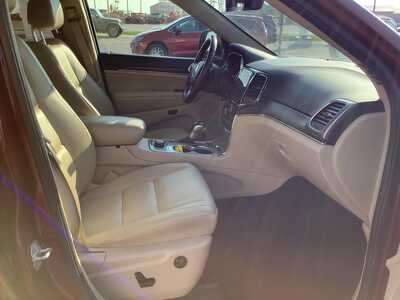 2020 Jeep Grand Cherokee, $20575. Photo 7