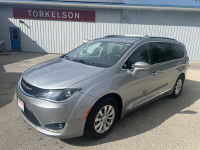 2019 Chrysler Pacifica, $18975. Photo 1