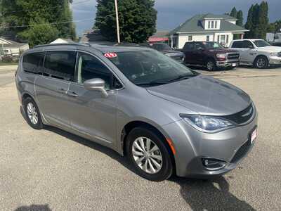 2019 Chrysler Pacifica, $18975. Photo 2
