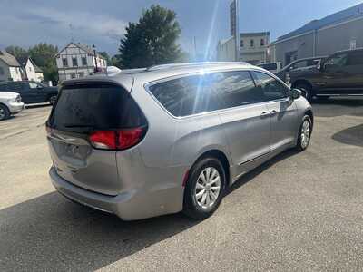 2019 Chrysler Pacifica, $18975. Photo 3