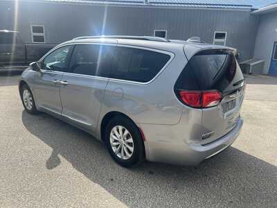 2019 Chrysler Pacifica, $18975. Photo 4