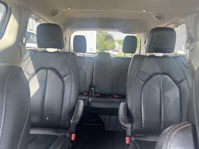 2019 Chrysler Pacifica, $18975. Photo 7
