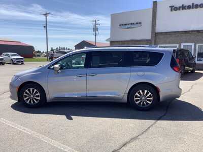 2020 Chrysler Pacifica, $18975. Photo 2
