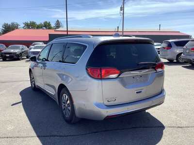 2020 Chrysler Pacifica, $18975. Photo 3