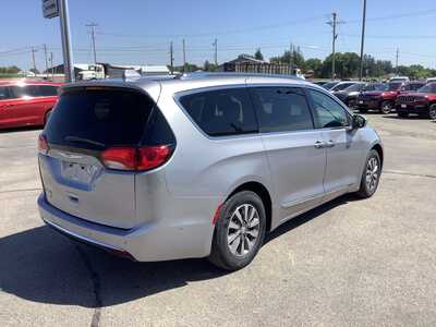 2020 Chrysler Pacifica, $18975. Photo 4