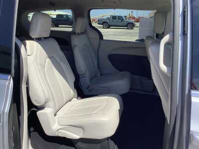 2020 Chrysler Pacifica, $18975. Photo 8