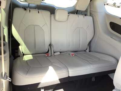 2020 Chrysler Pacifica, $18975. Photo 9