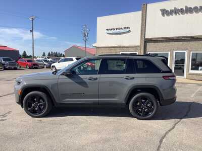 2027 Jeep Grand Cherokee, $50117. Photo 2