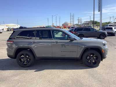 2027 Jeep Grand Cherokee, $50117. Photo 5
