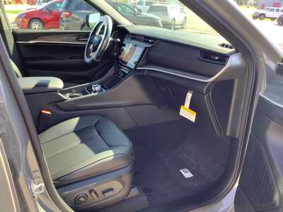 2027 Jeep Grand Cherokee, $50117. Photo 7