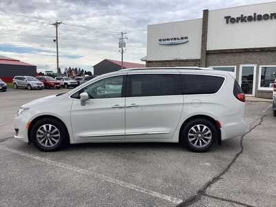 2020 Chrysler Pacifica, $19975. Photo 2