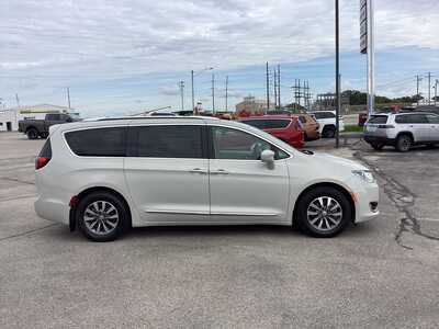 2020 Chrysler Pacifica, $19975. Photo 5