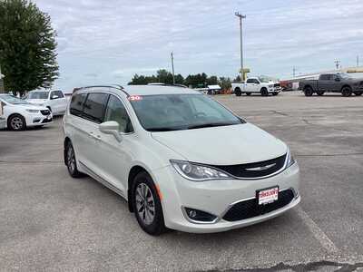 2020 Chrysler Pacifica, $19975. Photo 6